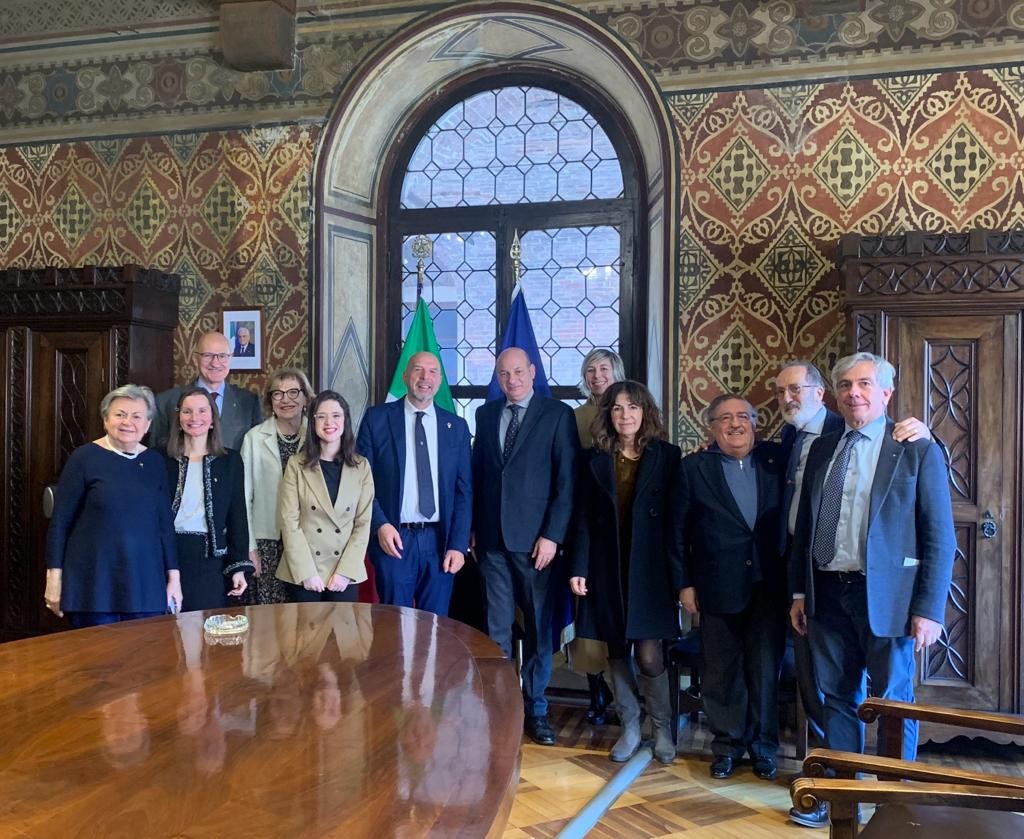 Il 18 gennaio 2024 si è svolto presso la Prefettura di Verona un incontro tra  Sua Eccellenza il Prefetto dr Demetrio Martino ed i Lions scaligeri guidati dal Governatore Carlo Eugenio Ferrari e dal Vicegovernatore Alberto Marchesini.